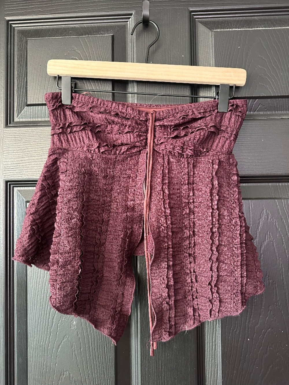 Urban Outfitters Textured Ruffle High Waist Shorts Size Small NWT
